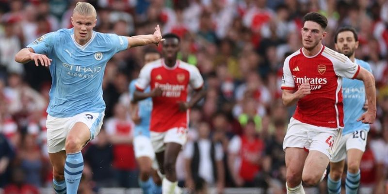 Trọng tài trận Man City gặp Arsenal gây tranh cãi